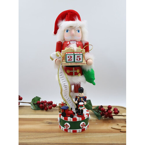 Santa And His List - Set of 4    Nutcrackers 50cm