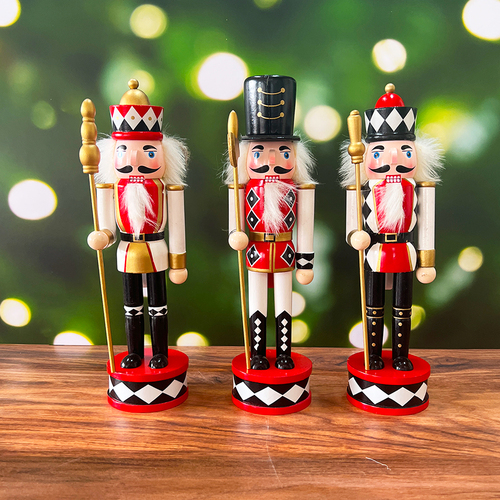 The Solitaire Guards Set of 3 Nutcrackers 30cm